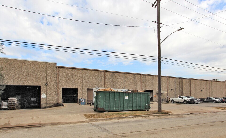 More Photos Of 2502 Center St, Houston Warehouse For Sale