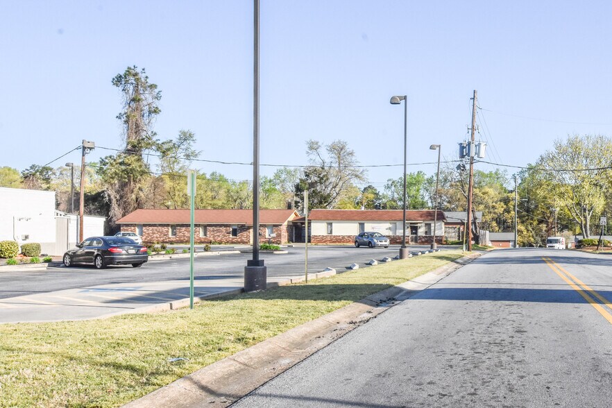 More Photos Of 2362 W Broad St, Athens Freestanding For Sale