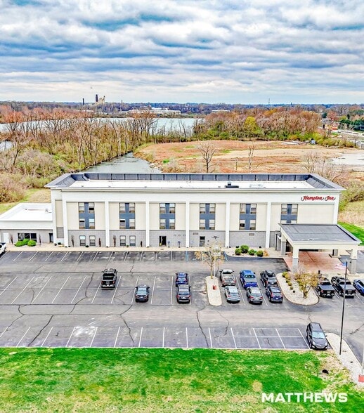 More Photos Of 59 E Rampart St, Shelbyville Hotel For Sale