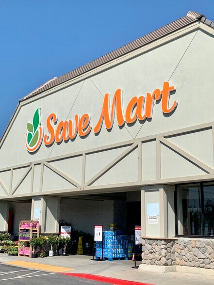 More Photos Of 935-939 Sierra St, Kingsburg Storefront For Lease