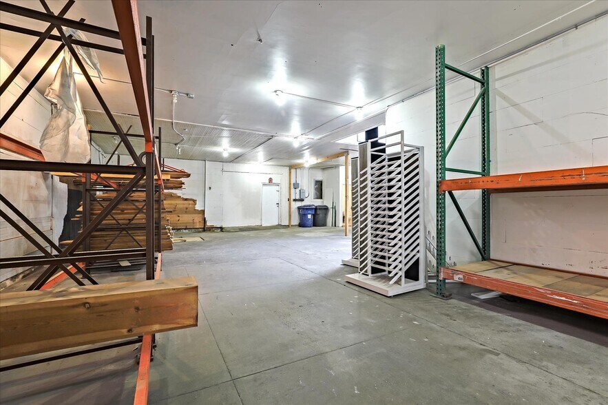 More Photos Of 14 E Lake Ave, Watsonville Storefront For Lease