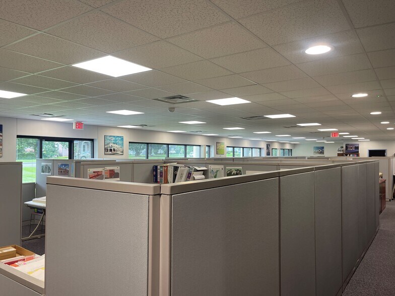 More Photos Of 2402 N Parham Rd, Richmond Office For Sale
