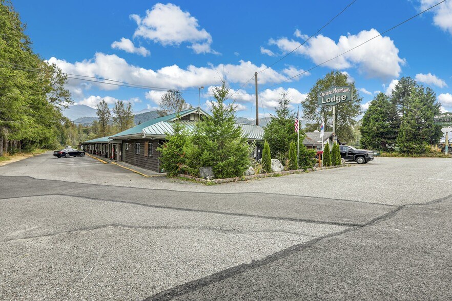 More Photos Of 44618 State Route 20, Concrete Hotel For Sale