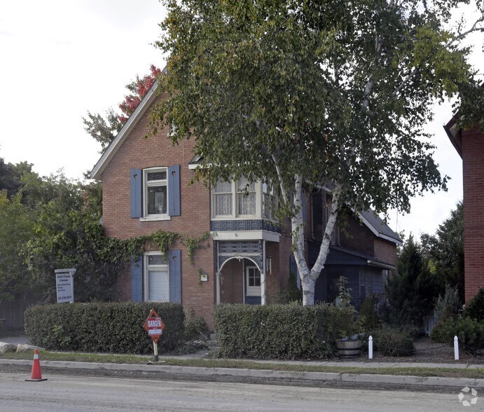 More Photos Of 30 Queen St, Innisfil Office For Lease