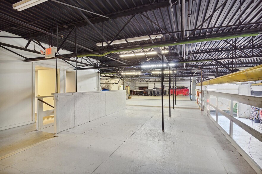 More Photos Of 4800 Joslyn Rd, Lake Orion Light Manufacturing For Sale