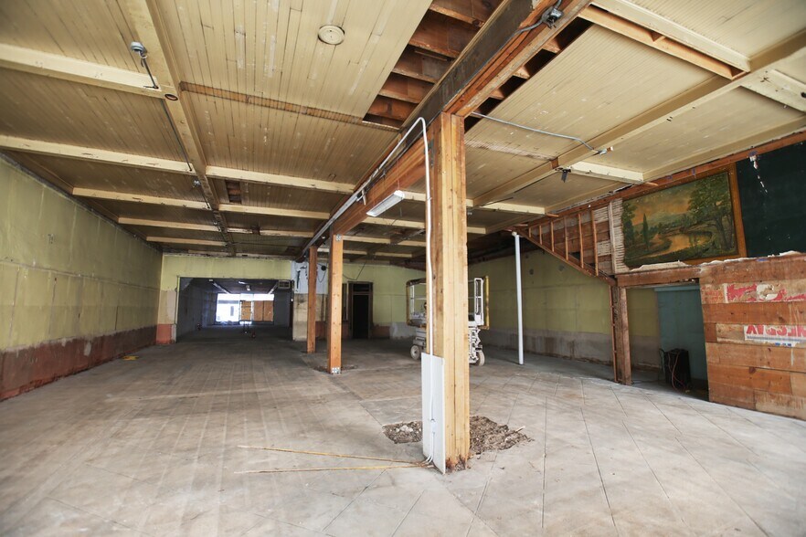 More Photos Of 162 N Main St, Bishop General Retail For Sale