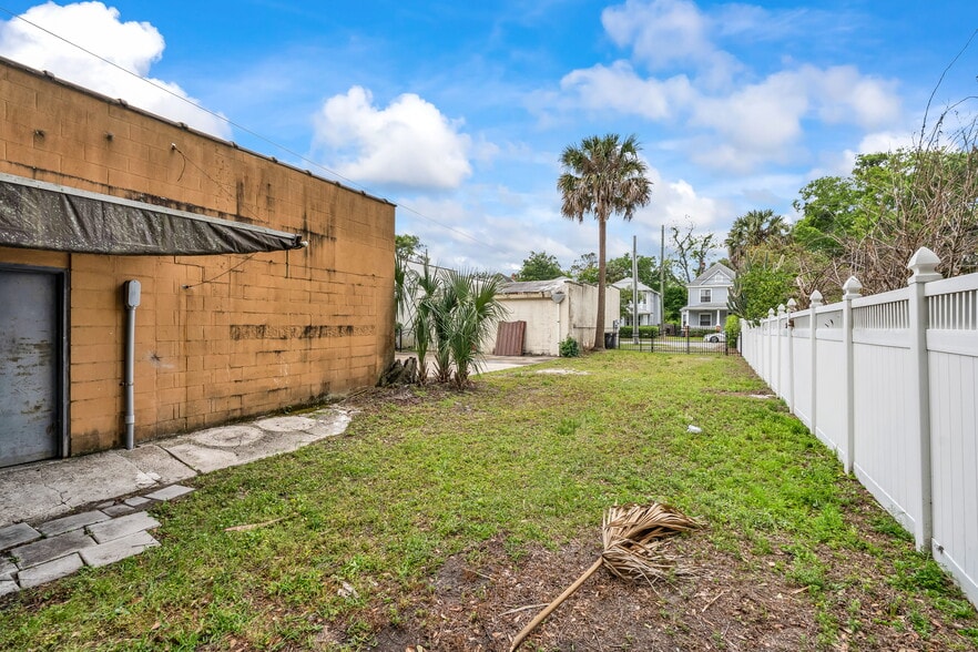 More Photos Of 1425 Walnut St, Jacksonville Freestanding For Sale