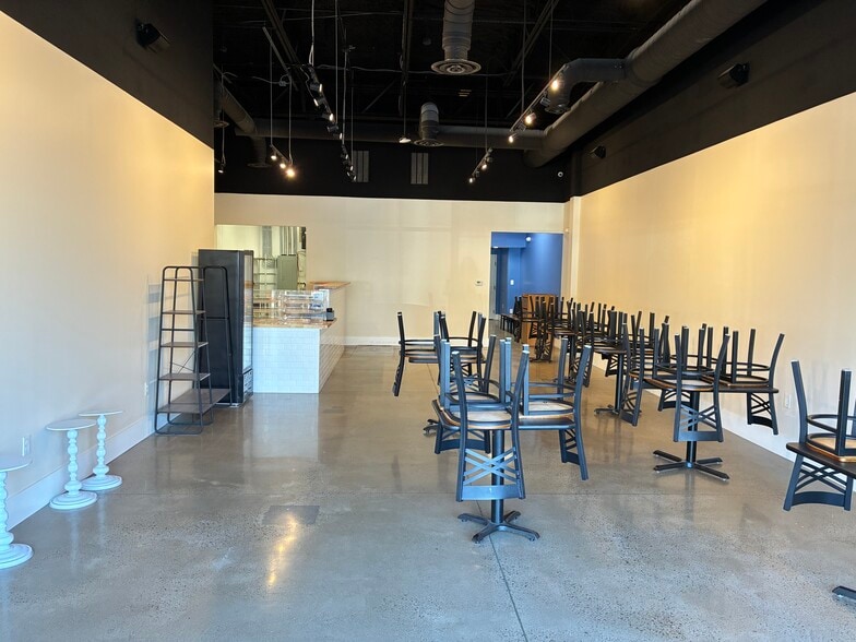 More Photos Of 215 Brookview Centre Way, Knoxville Freestanding For Lease