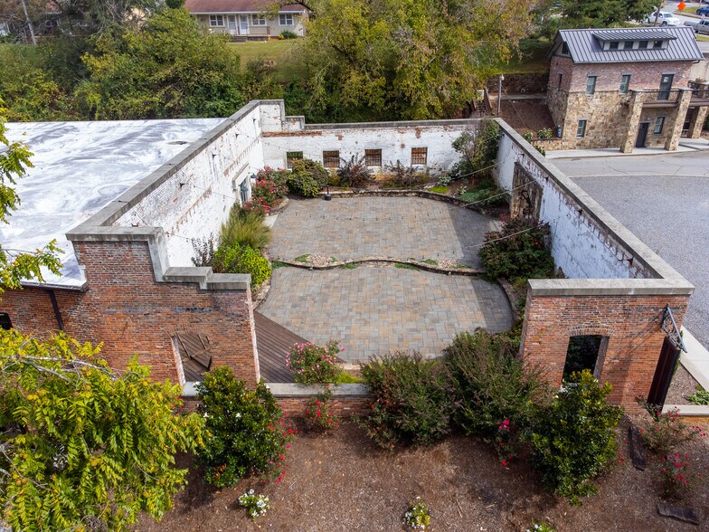 More Photos Of 11 Railroad St, Murphy Research And Development For Sale