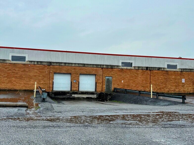 More Photos Of 15 Triangle Blvd, Carlstadt Warehouse For Lease