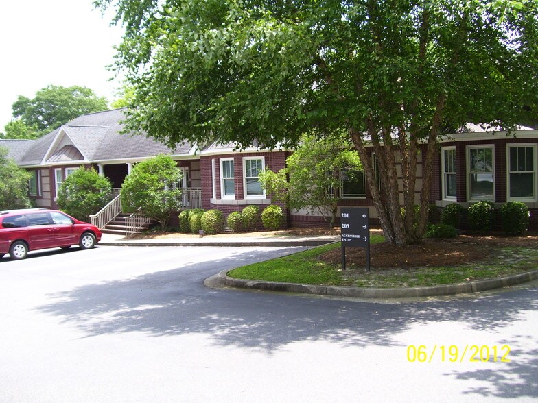 More Photos Of 203 W Main St, Lexington Office For Sale