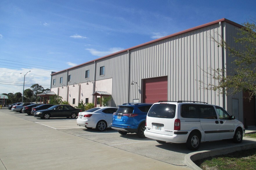 More Photos Of 3405 S Washington Ave, Titusville Freestanding For Lease