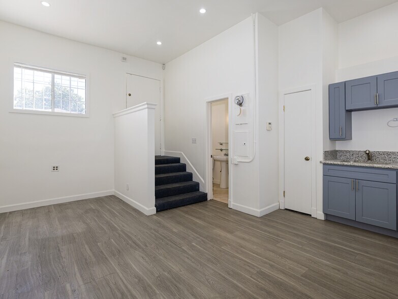 More Photos Of 8328-8332 Lincoln Blvd, Los Angeles Storefront For Sale