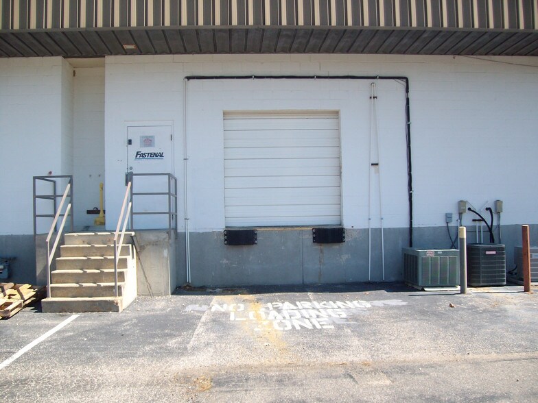 More Photos Of 11861 Canon Blvd, Newport News Distribution For Lease