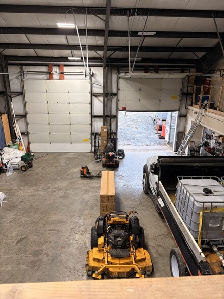 More Photos Of 128 Oyster Bay Ave, Bremerton Industrial For Lease