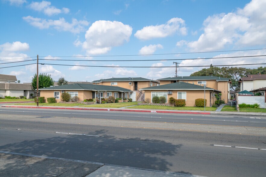 More Photos Of 2135 W Ball Rd, Anaheim Apartments For Sale