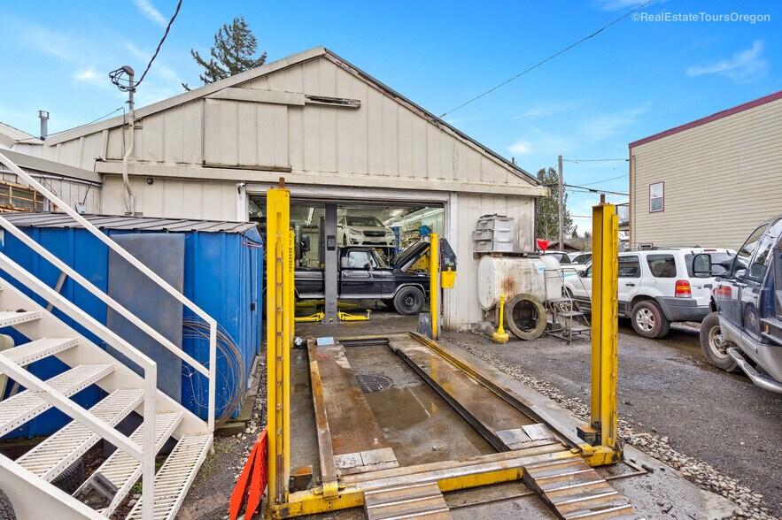 More Photos Of 104 NE 80th Ave, Portland Warehouse For Sale