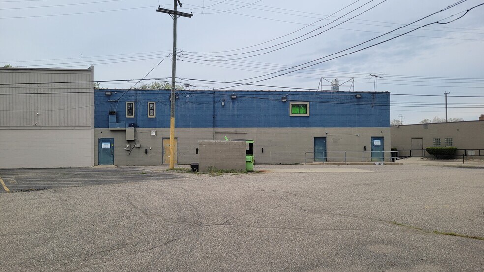 More Photos Of 27531 Grand River St, Livonia General Retail For Sale