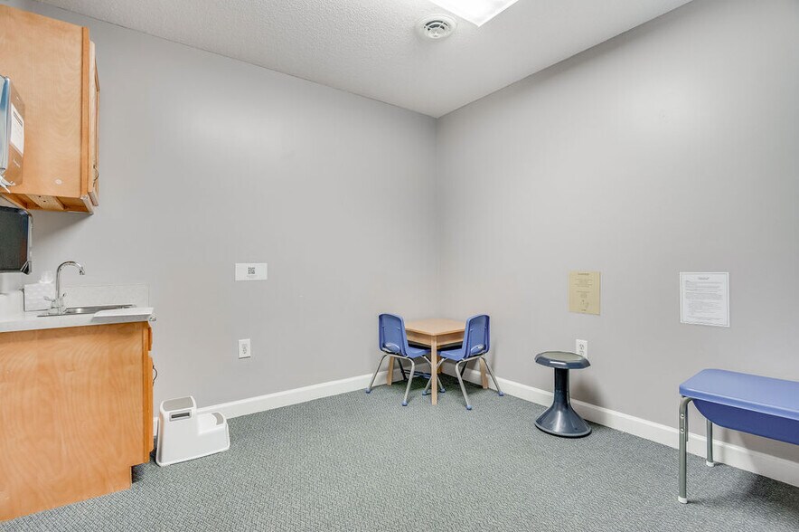 More Photos Of 217-219 Station St, Jacksonville Medical For Lease