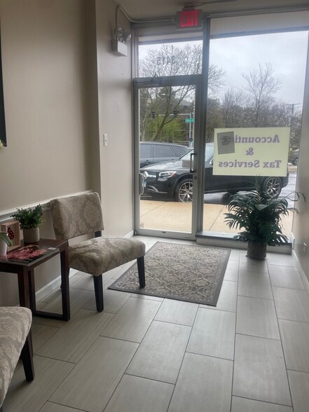 More Photos Of 3407-3421 Church St, Skokie Unknown For Lease