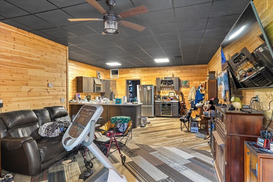 More Photos Of 601 School St, Morrison Light Distribution For Sale