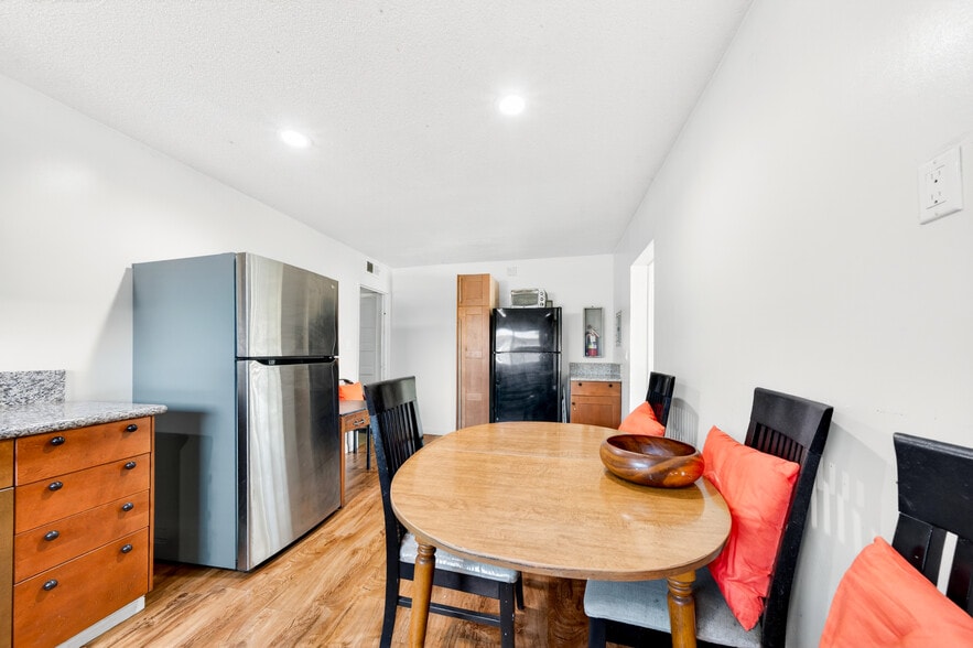 More Photos Of 15003 Larch Ave, Lawndale Apartments For Sale