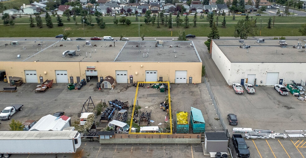 More Photos Of 2016 25th Ave NE, Calgary Light Distribution For Lease