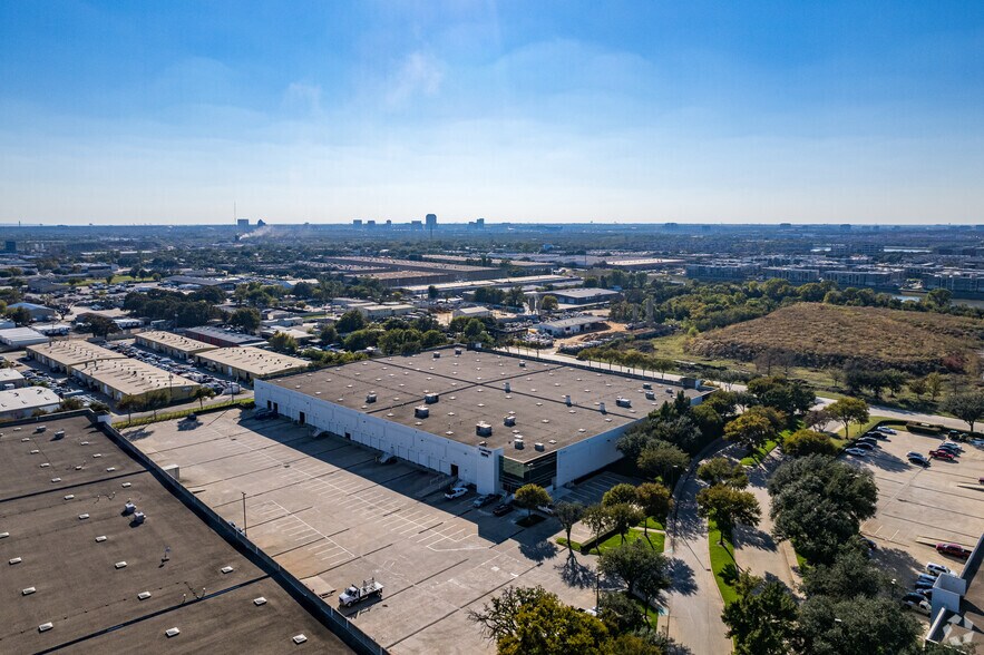 More Photos Of 11550 Newberry St, Dallas Warehouse For Lease