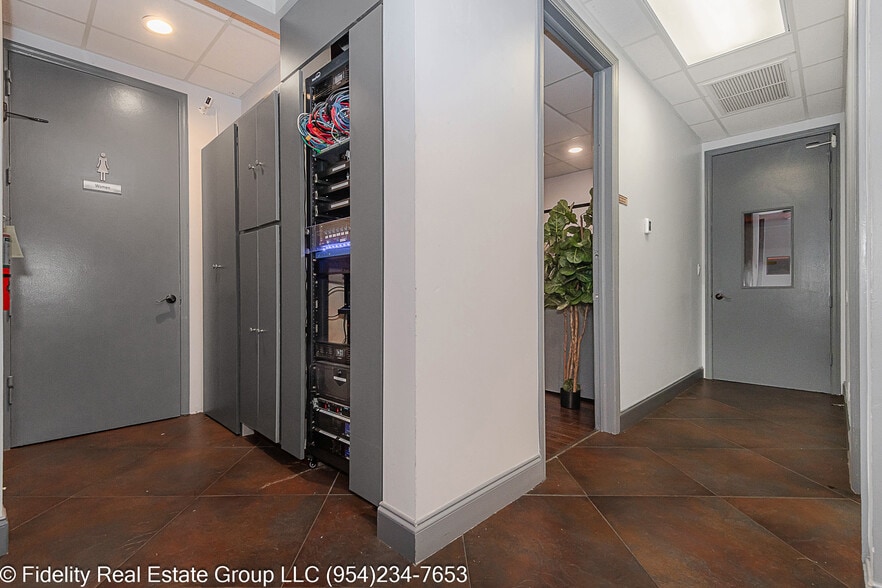 More Photos Of 3650 Coral Ridge Dr, Coral Springs Light Manufacturing For Sale