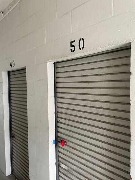 More Photos Of 820 Carswell Ave, Daytona Beach Self Storage For Sale