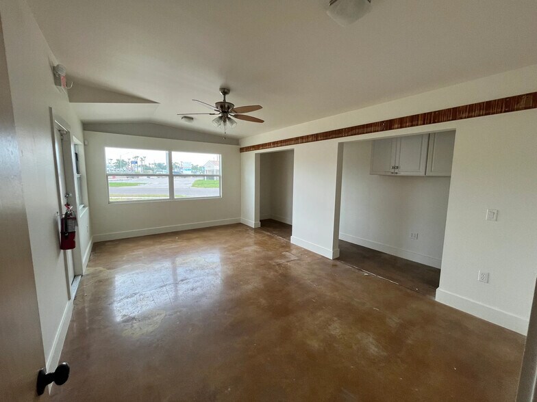 More Photos Of 5861 Cortez Rd, Bradenton Office For Lease