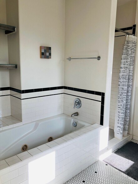 More Photos Of 2019-2023 Riverside Dr, Los Angeles Storefront Retail Office For Sale