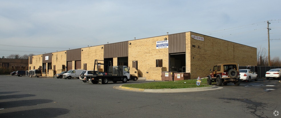 More Photos Of 9024 Euclid Ave, Manassas Warehouse For Lease