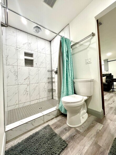 More Photos Of 104 E Main St, Johnson City Loft Creative Space For Lease