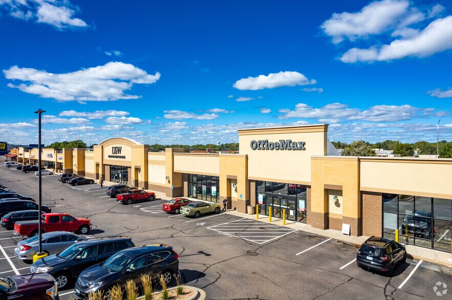 More Photos Of 1845-1885 E County Road D E, Maplewood General Retail For Lease