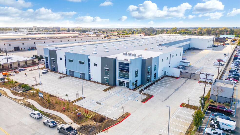 More Photos Of 11401 Greenstone Ave, Santa Fe Springs Distribution For Lease