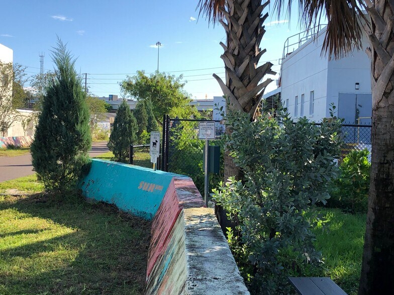 More Photos Of 1942 2nd Ave S, Saint Petersburg Warehouse For Lease