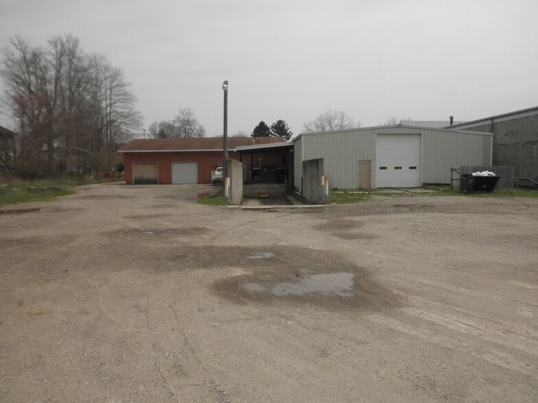 More Photos Of 2115-2121 SR 45, Austinburg Supermarket For Lease