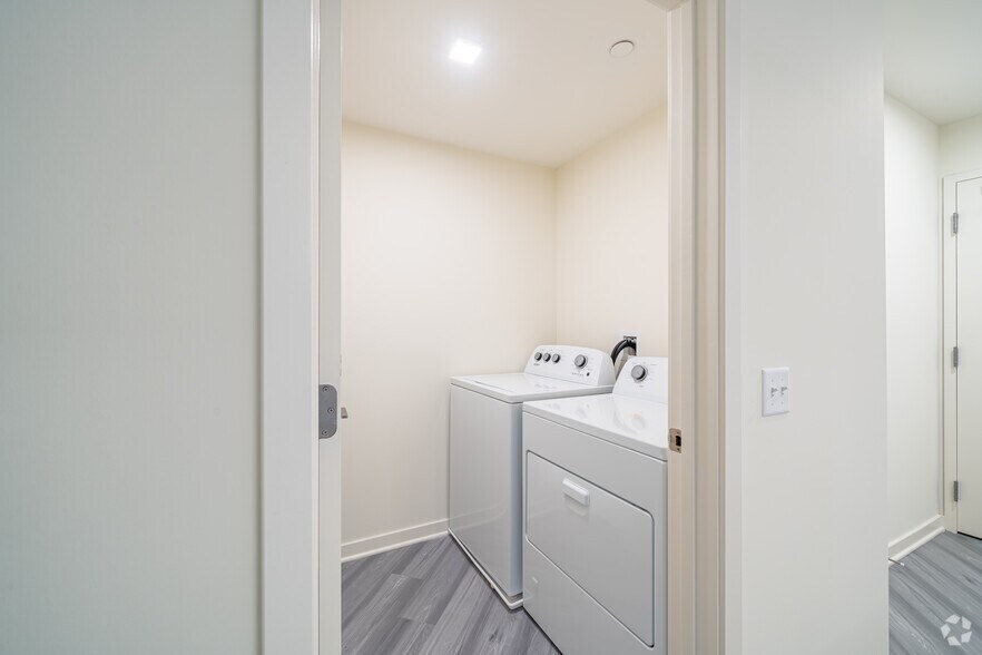 More Photos Of 122 E Northwest Hwy, Mount Prospect Apartments For Lease