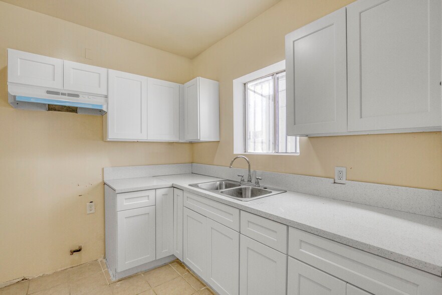 More Photos Of 1513 W 12th Pl, Los Angeles Apartments For Sale