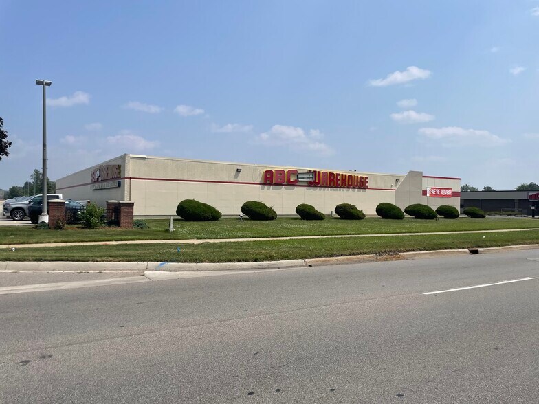 More Photos Of 4150 Bay Rd, Saginaw Freestanding For Sale