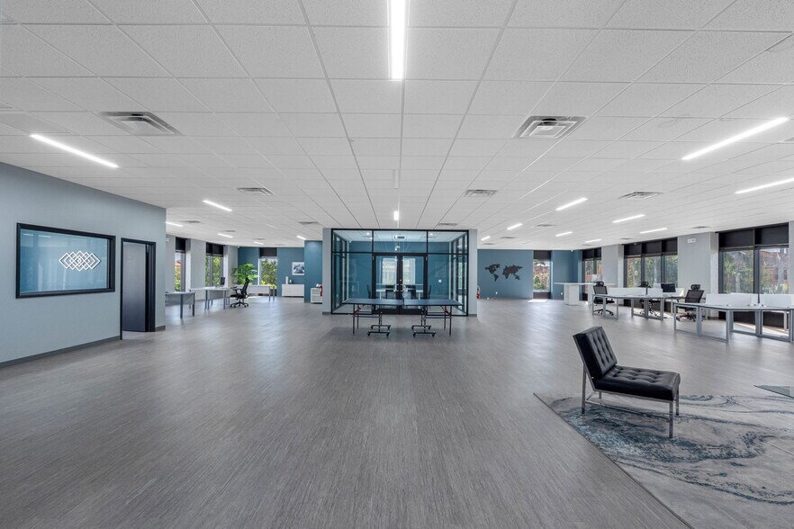 More Photos Of 18401 US Highway 19 N, Clearwater Office For Sale