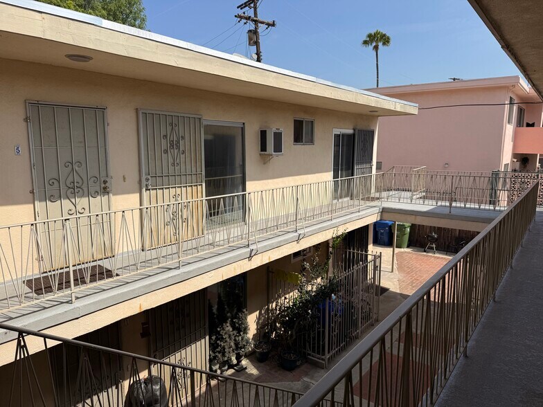 More Photos Of 3674 Empire Dr, Los Angeles Apartments For Sale
