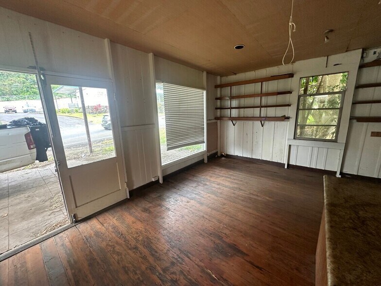 More Photos Of 82-6113 Mamalahoa Hwy, Captain Cook Service Station For Lease