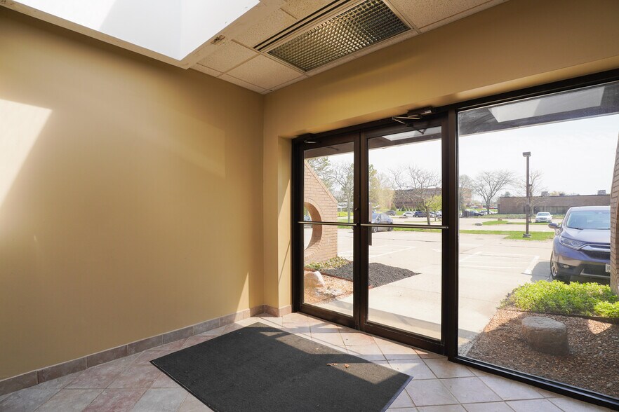 More Photos Of 4430-4438 Carver Woods Dr, Blue Ash Office For Lease