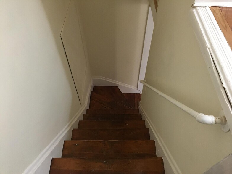 More Photos Of 443 Jackson Ave, Elizabeth Storefront Retail Residential For Sale
