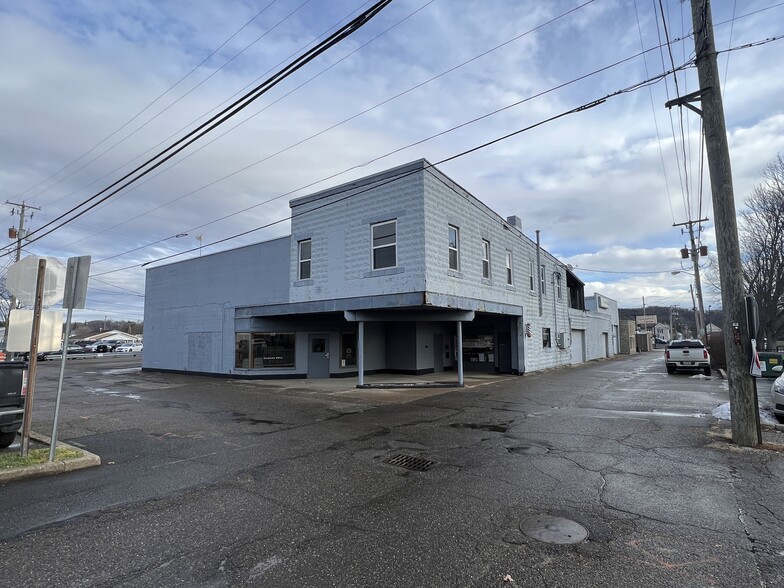 Primary Photo Of 145 1st Dr NE, New Philadelphia Flex For Lease