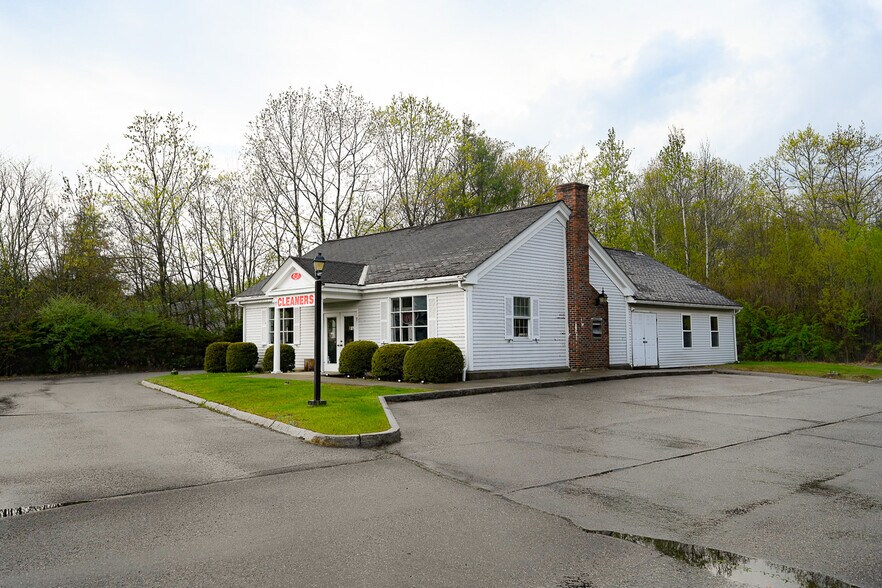 More Photos Of 650 Portsmouth Ave, Greenland Freestanding For Sale