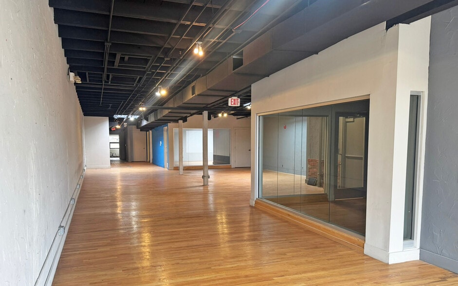 More Photos Of 308 S Main St, Royal Oak Storefront Retail Office For Lease