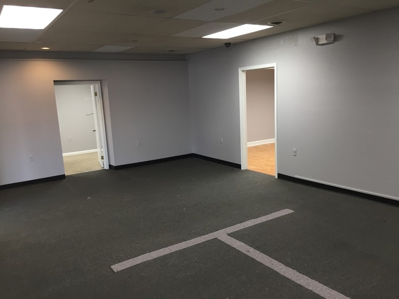 More Photos Of 28 Liberty St, Westminster Apartments For Lease